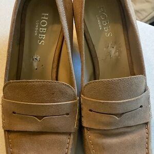 Hobbs London Women's camel color Suede heeled Loafers